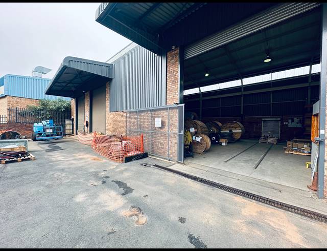 2,052M² WAREHOUSE FOR SALE IN PRINCESS AH